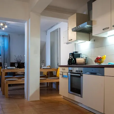 Spacious Apartment In Urban Location Hamburg Exterior photo